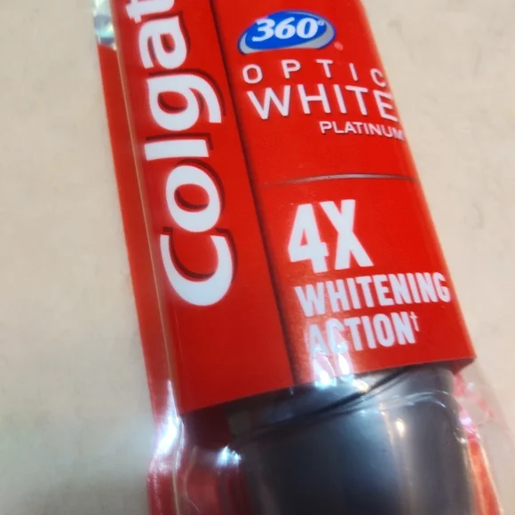 Colgate 360 Optic White Powered Toothbrush - set of 2 - Picture 7 of 7